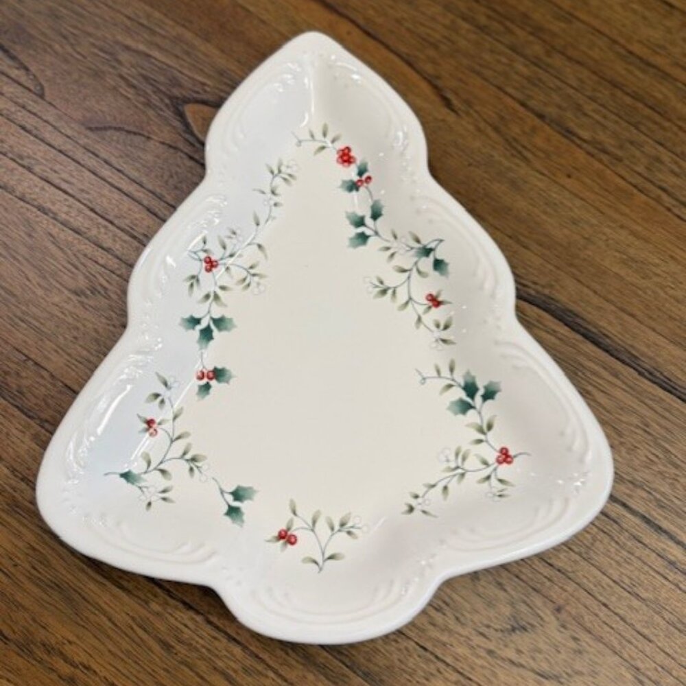 Pfaltzgraff WINTERBERRY Tree Shaped Platter